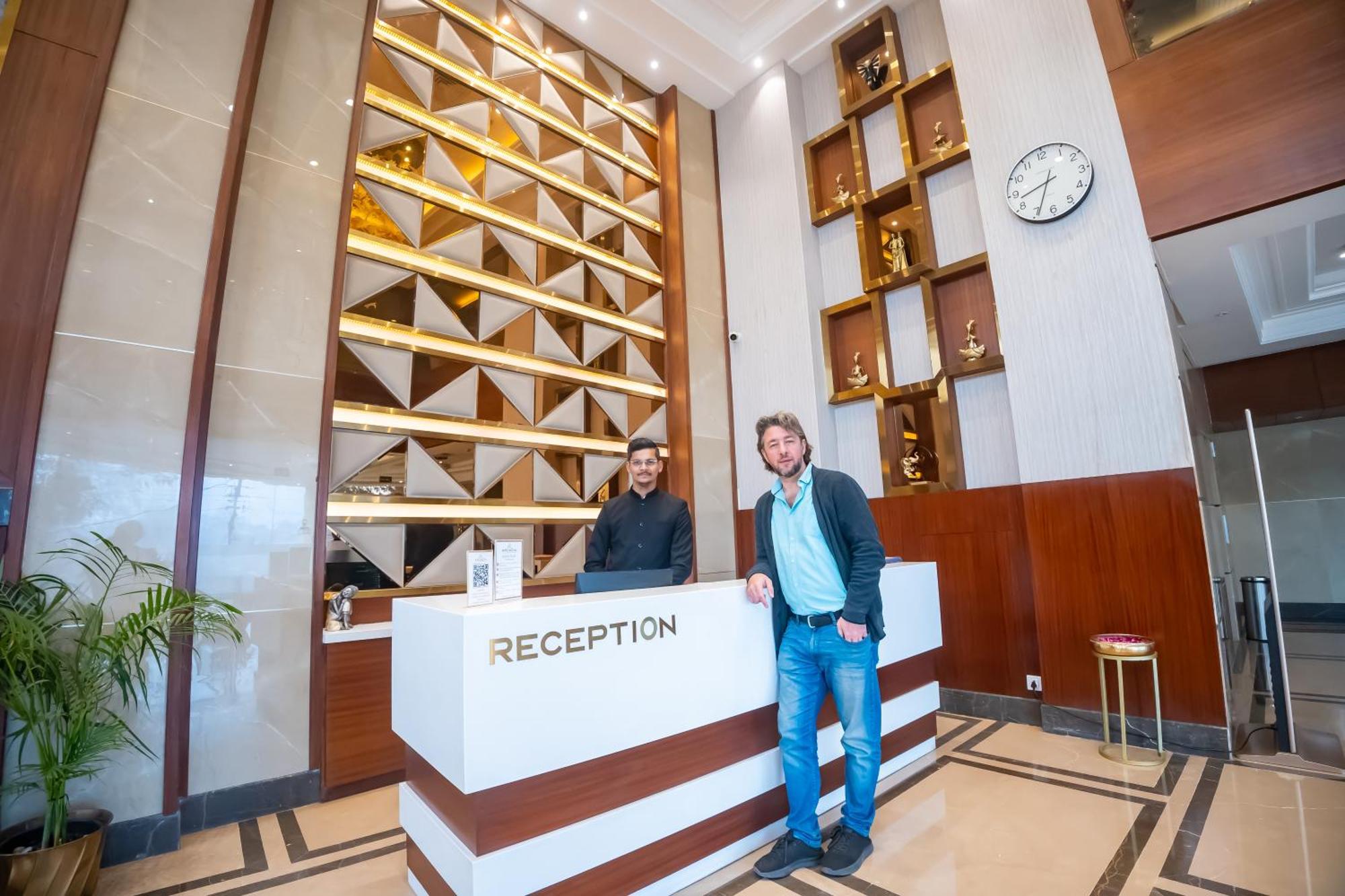 Arcadia Hotel Varanasi Exterior photo