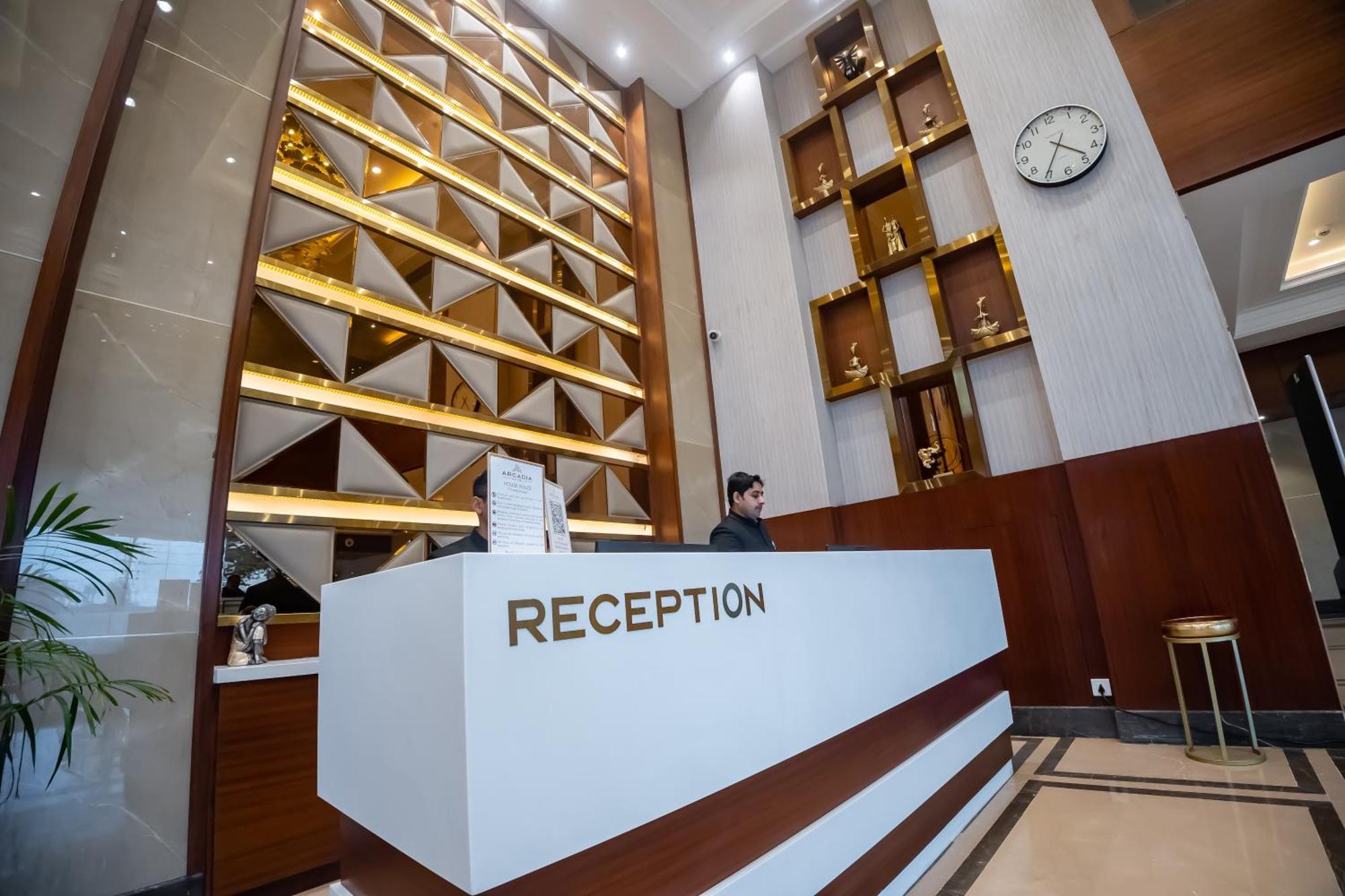 Arcadia Hotel Varanasi Exterior photo